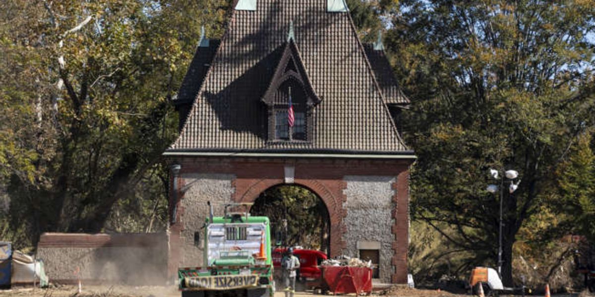 Entrance Of Biltmore Estate Looks Bare And Covered In Mud