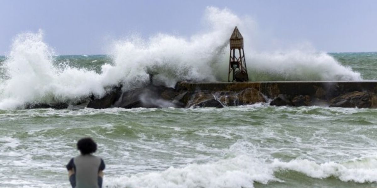 Sara sustained winds of 45 mph